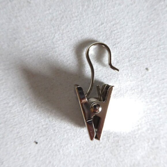 IKEA BRAND RIKTIG 68 QTY STAINLESS STEEL WIRE CURTAIN HOOK CLAMP CLIP LOT - Picture 2 of 4